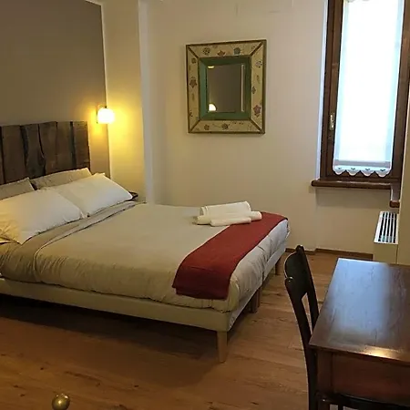 Elleboro Nocleg ze śniadaniem Carugo