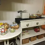 לינה וארוחת בוקר Elleboro 3*