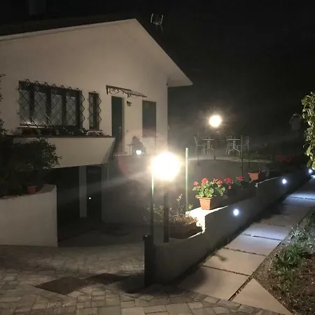 לינה וארוחת בוקר Elleboro 3*